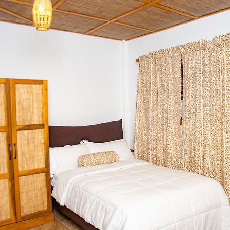 Ike'S Cultural Village Kumasi Exterior photo