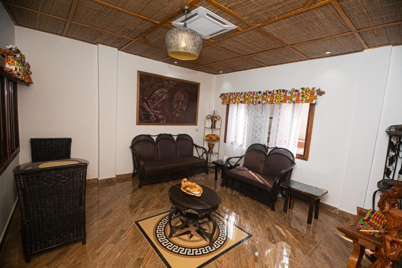 Ike'S Cultural Village Kumasi Exterior photo