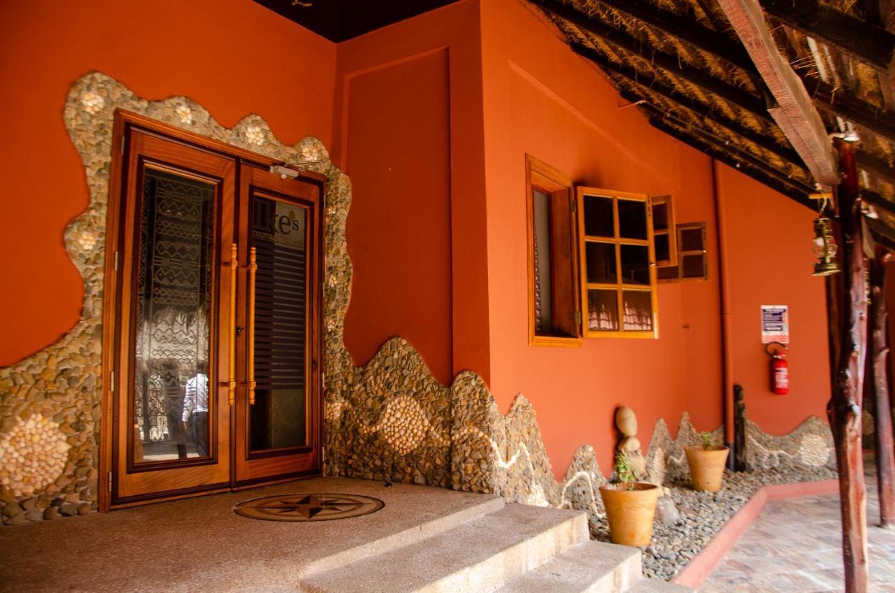 Ike'S Cultural Village Kumasi Exterior photo