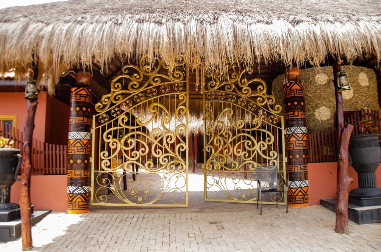 Ike'S Cultural Village Kumasi Exterior photo