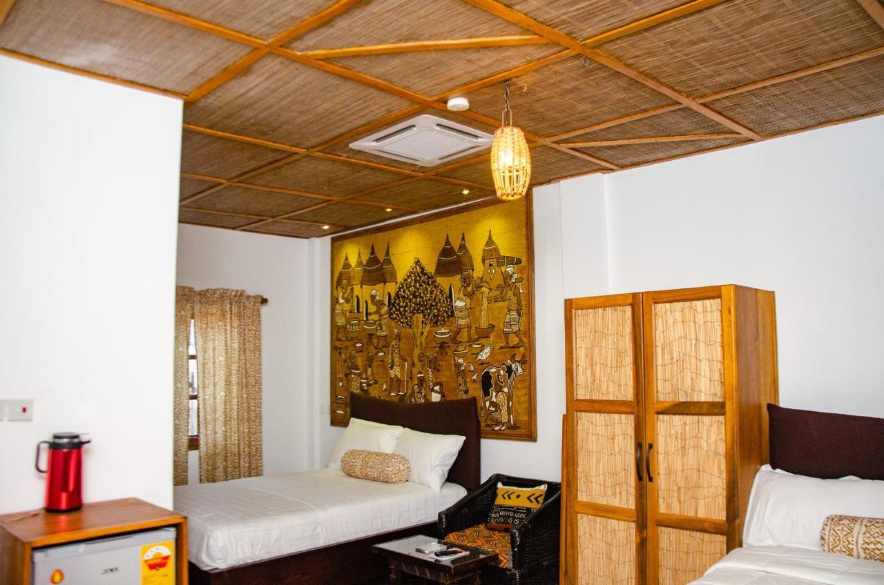 Ike'S Cultural Village Kumasi Exterior photo