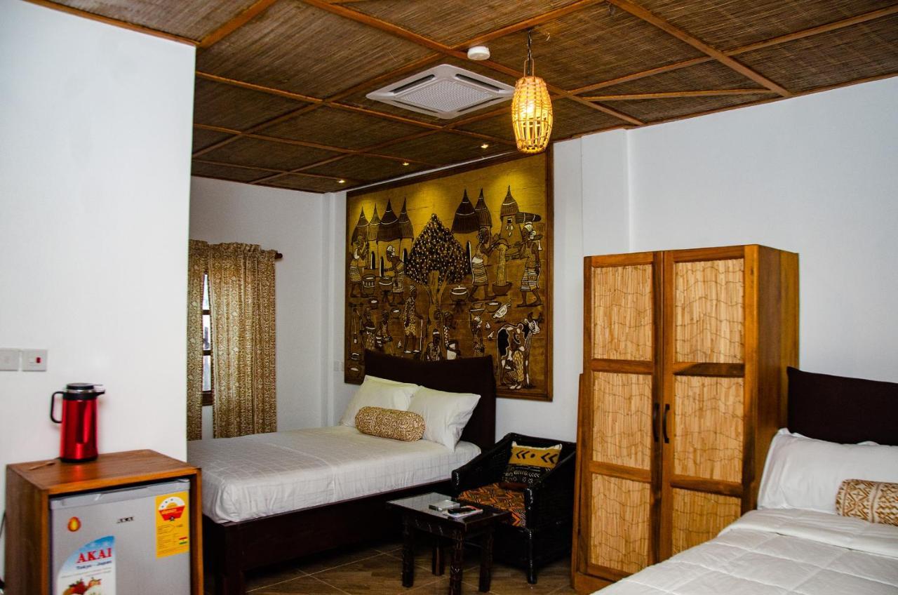 Ike'S Cultural Village Kumasi Exterior photo
